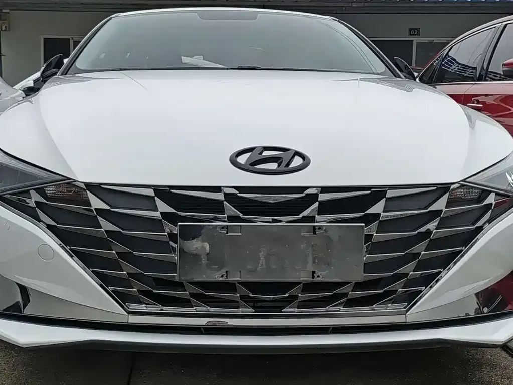 Hyundai Elantra — фото 2