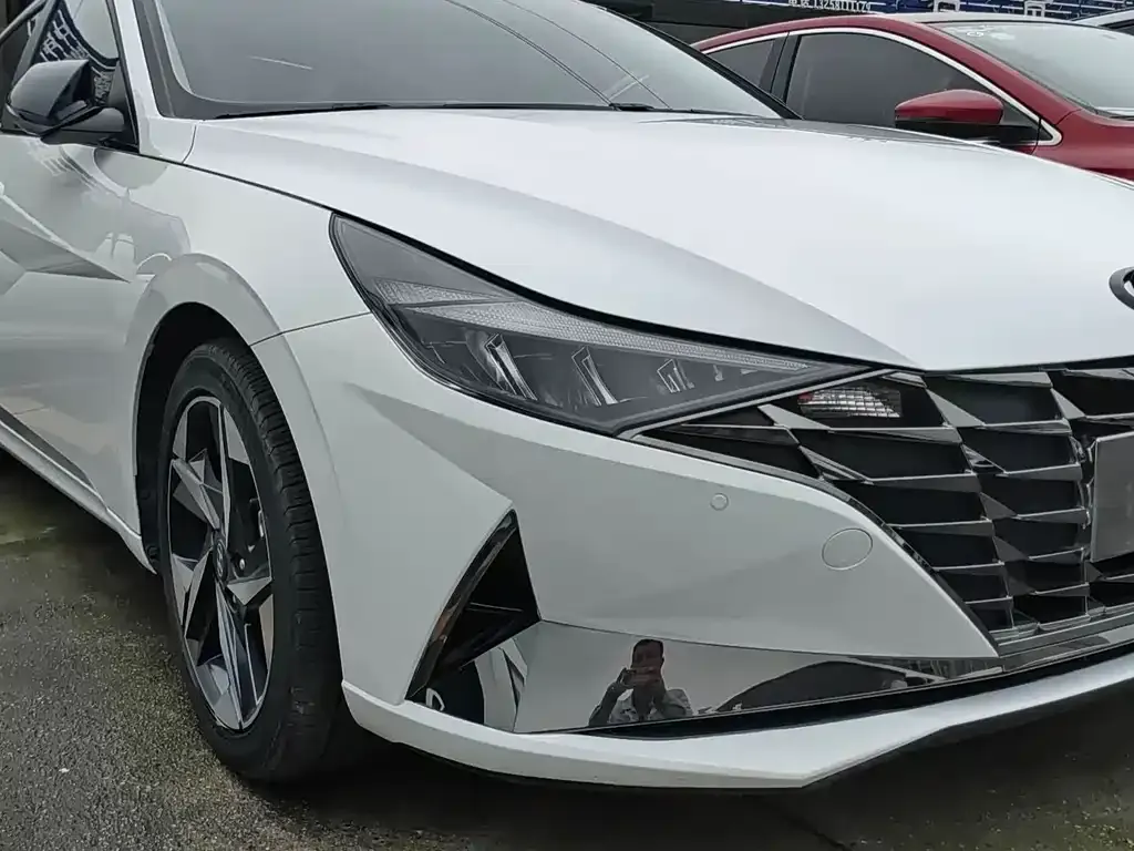 Hyundai Elantra — фото 3