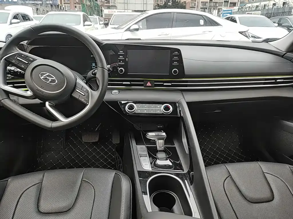 Hyundai Elantra — фото 8