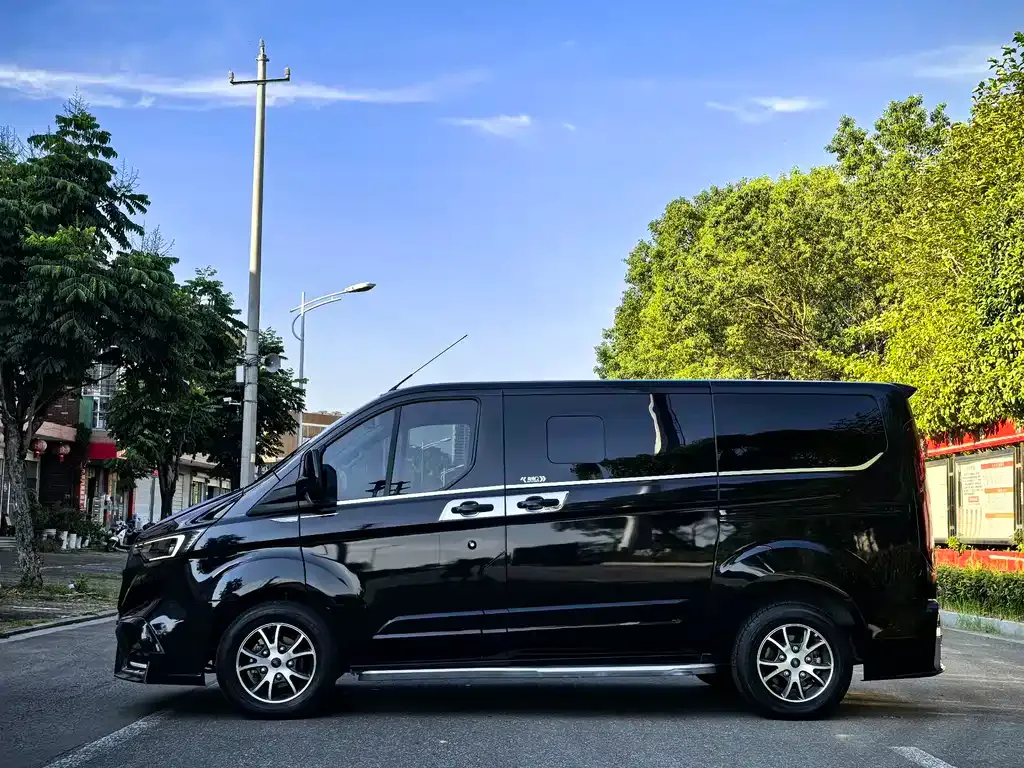 Ford Tourneo — фото 3