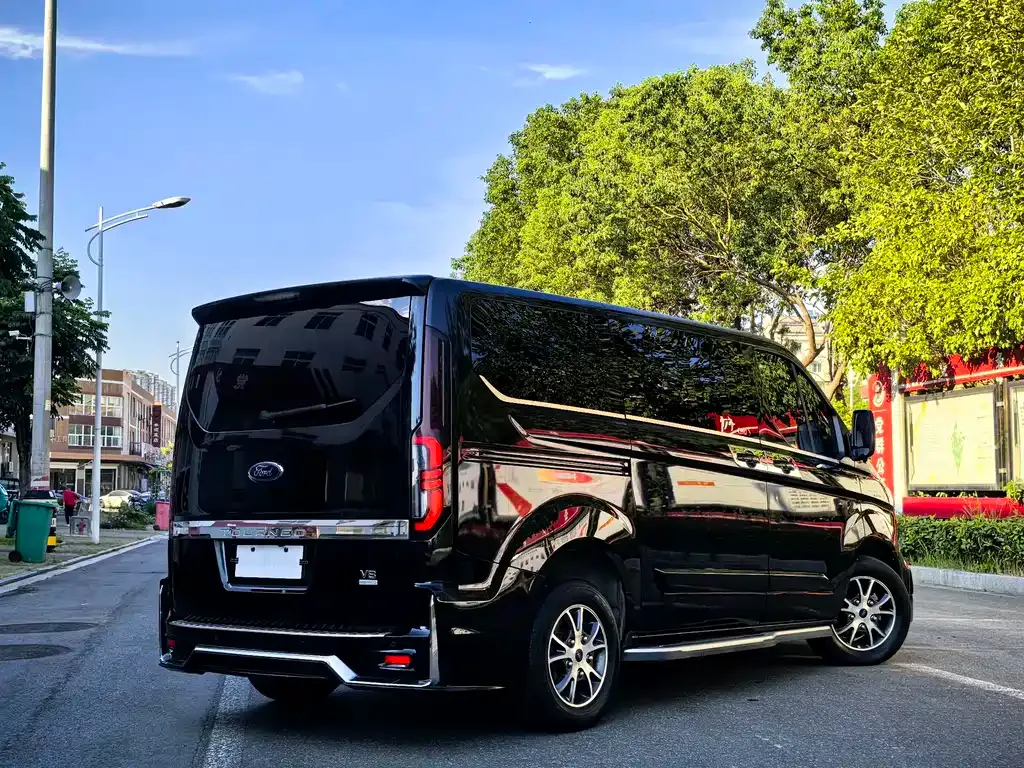 Ford Tourneo — фото 5
