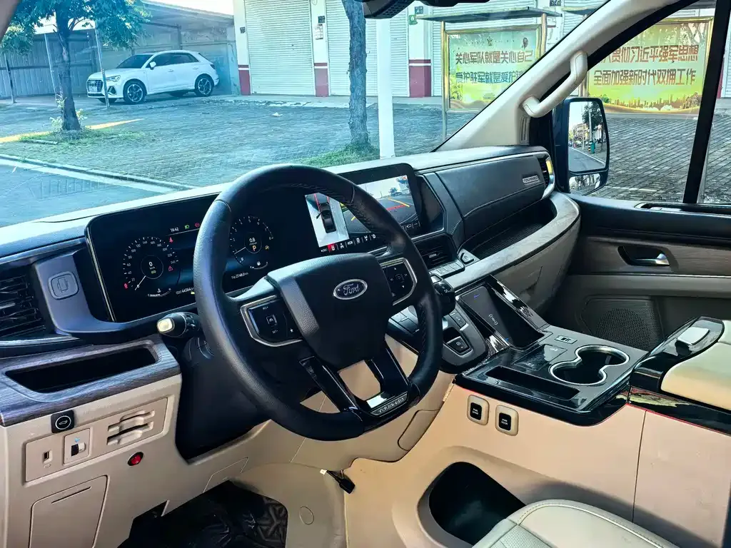 Ford Tourneo — фото 7