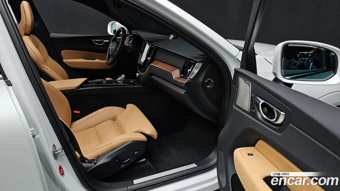 Volvo XC60 — фото 10