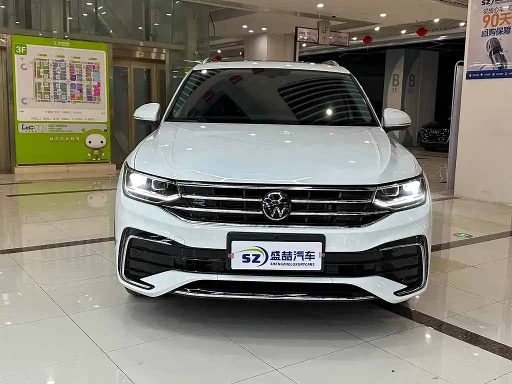 Volkswagen Tiguan L — фото 2