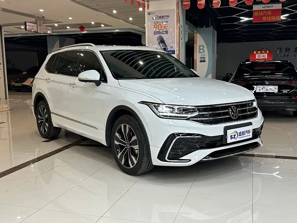 Volkswagen Tiguan L — фото 3