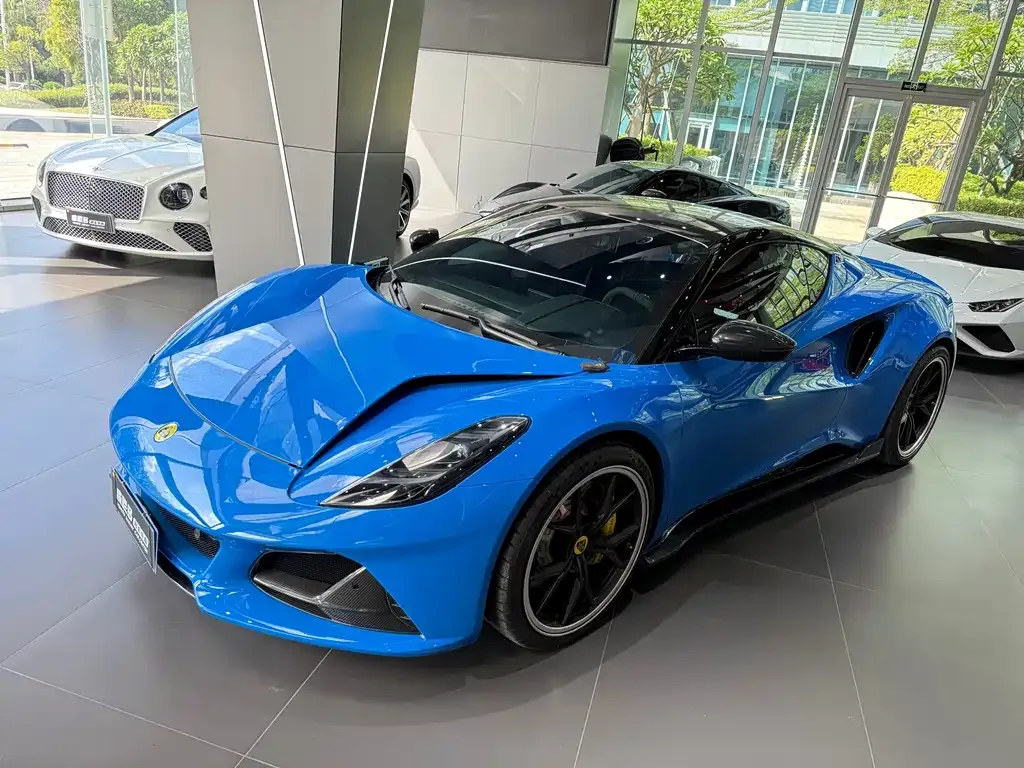 Lotus Emira — фото 1