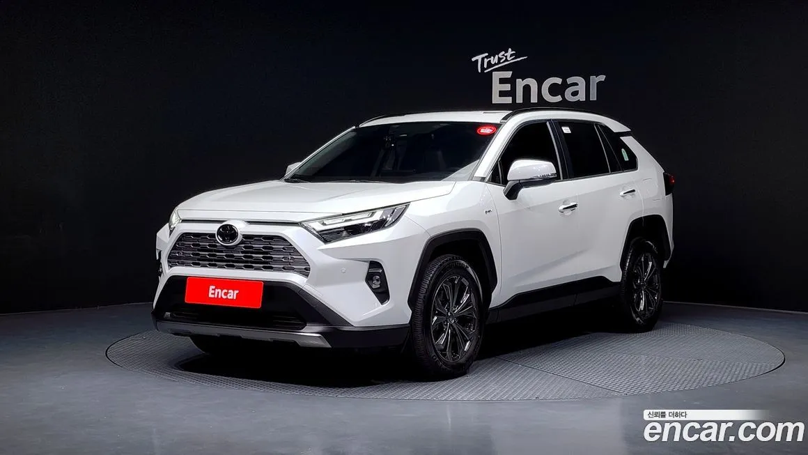Toyota RAV4 — фото 1