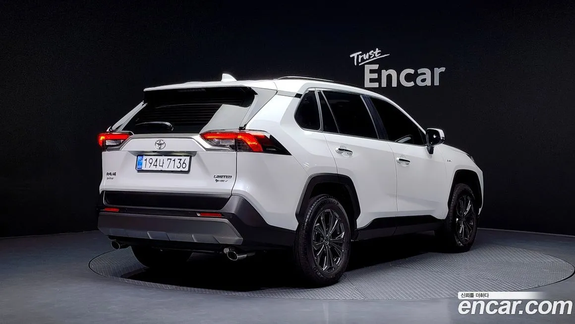 Toyota RAV4 — фото 2