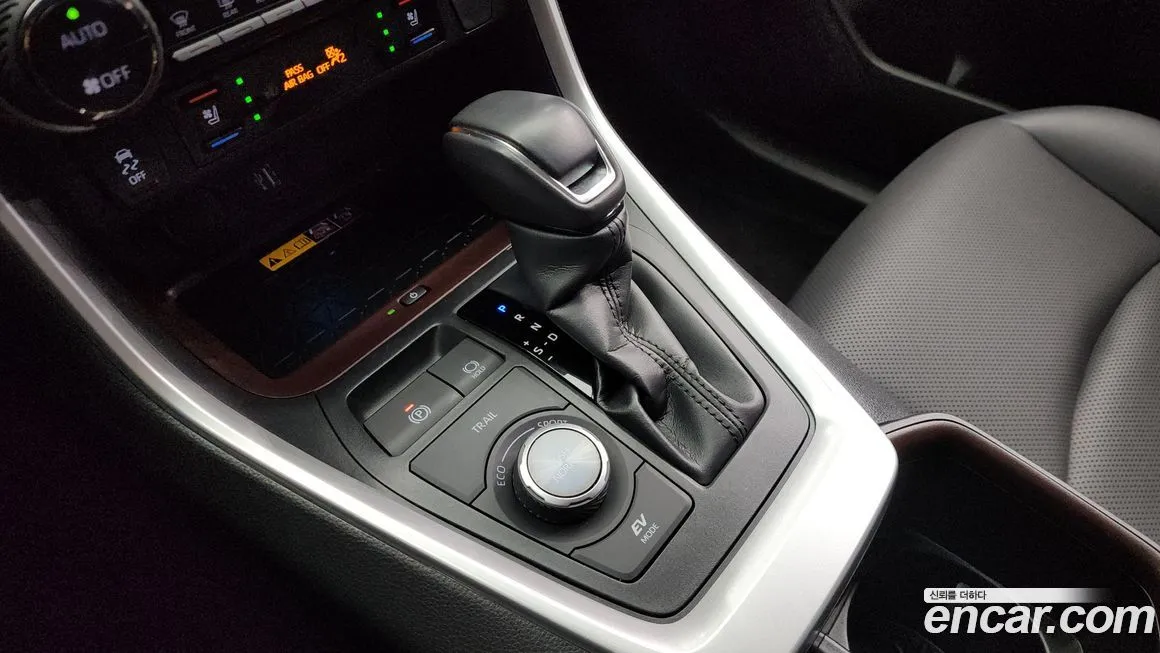 Toyota RAV4 — фото 9
