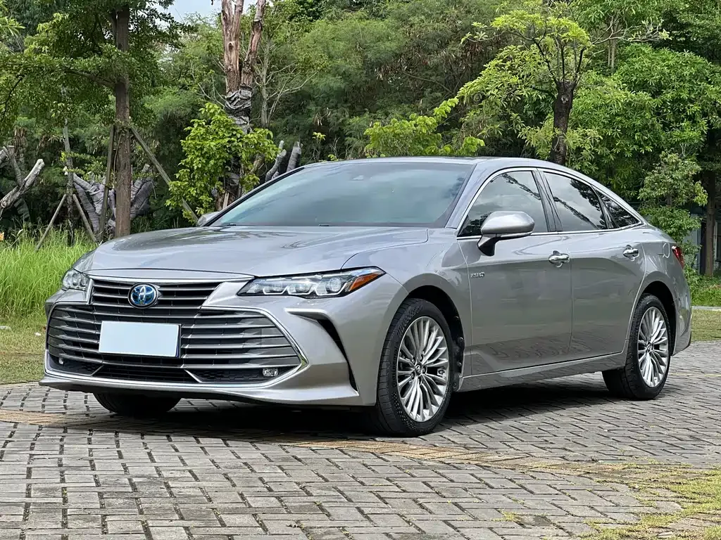 Toyota Avalon — фото 1