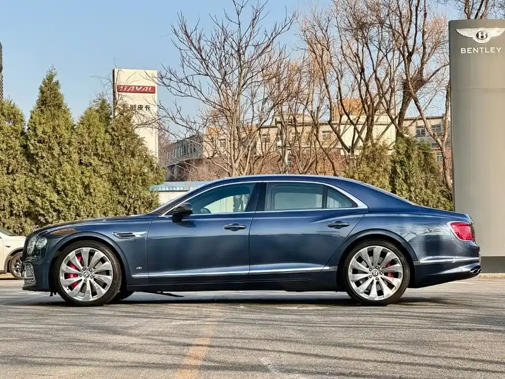 Bentley Flying Spur — фото 3
