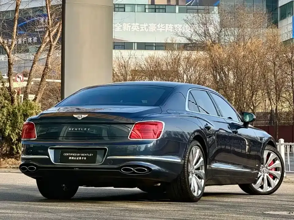 Bentley Flying Spur — фото 4