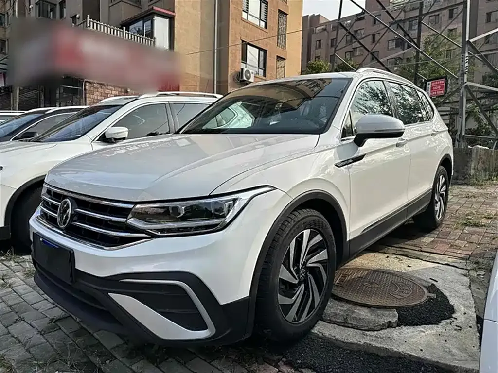 Volkswagen Tiguan L — фото 2