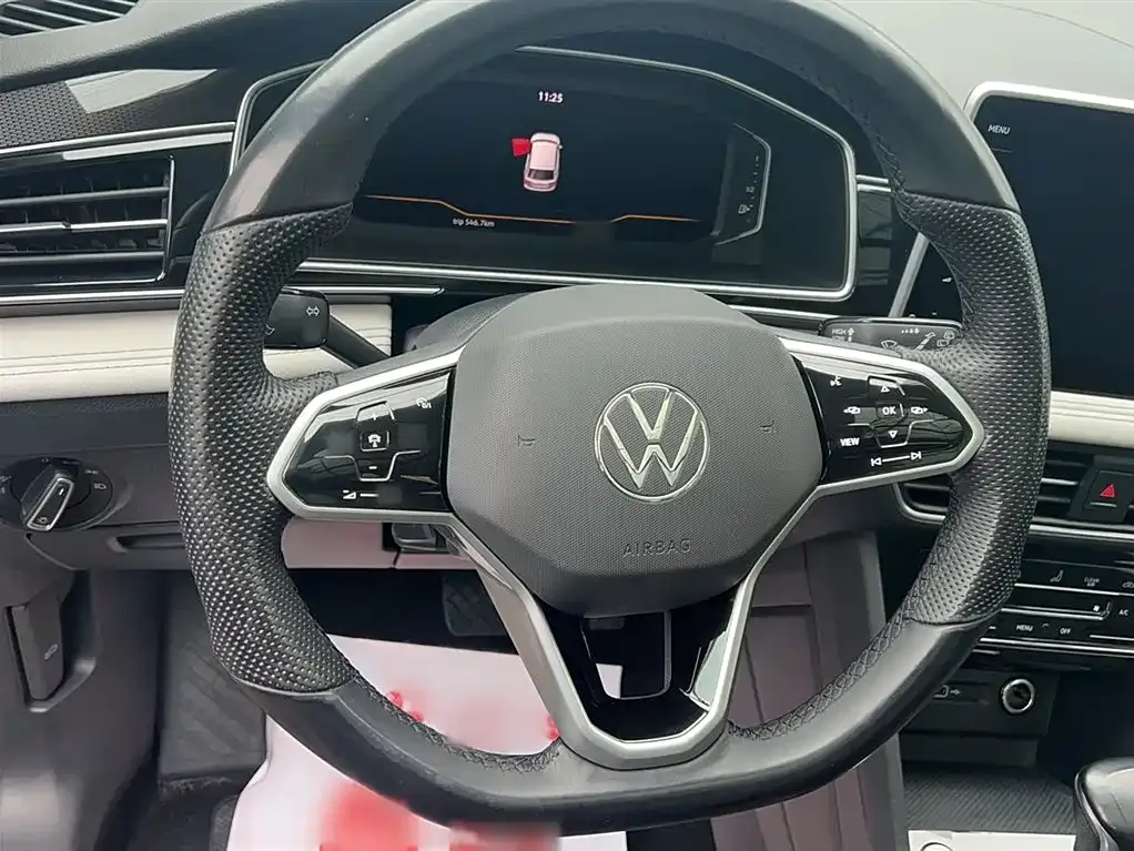 Volkswagen Tiguan L — фото 4