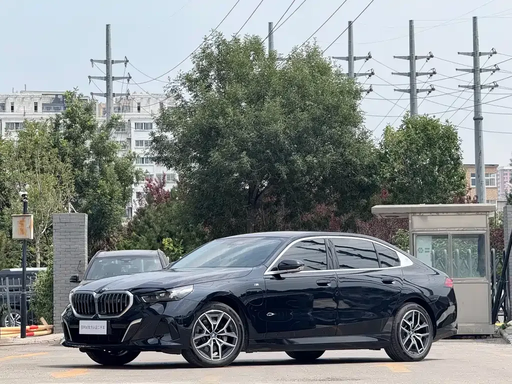 BMW i5 — фото 1