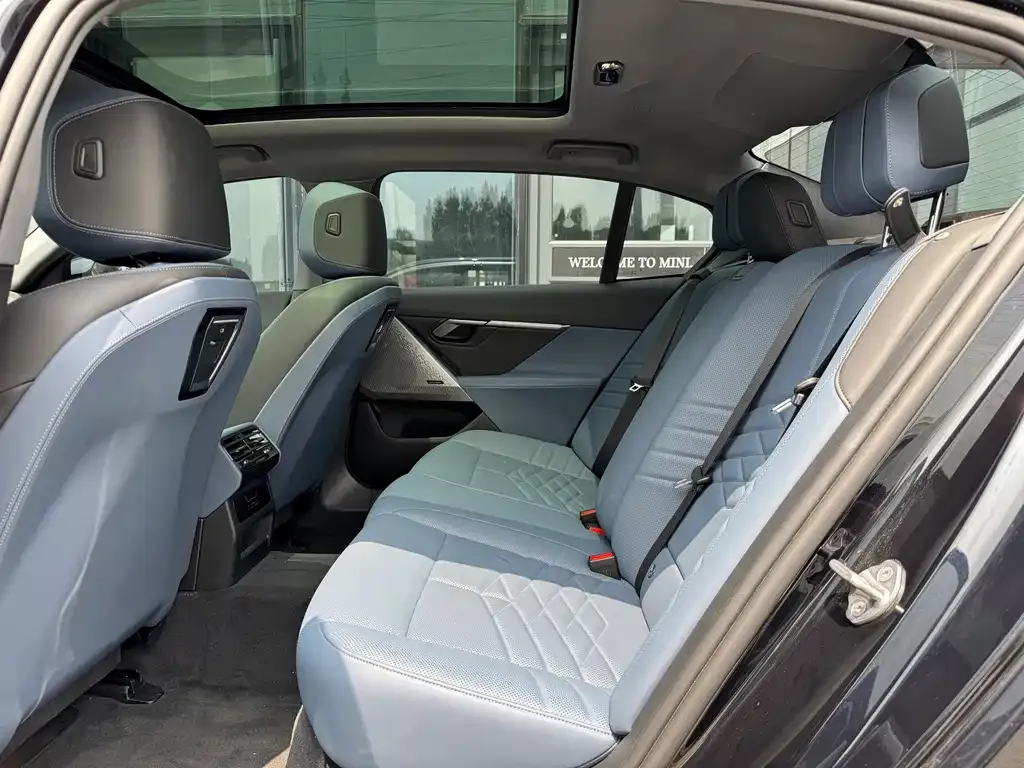 BMW i5 — фото 7