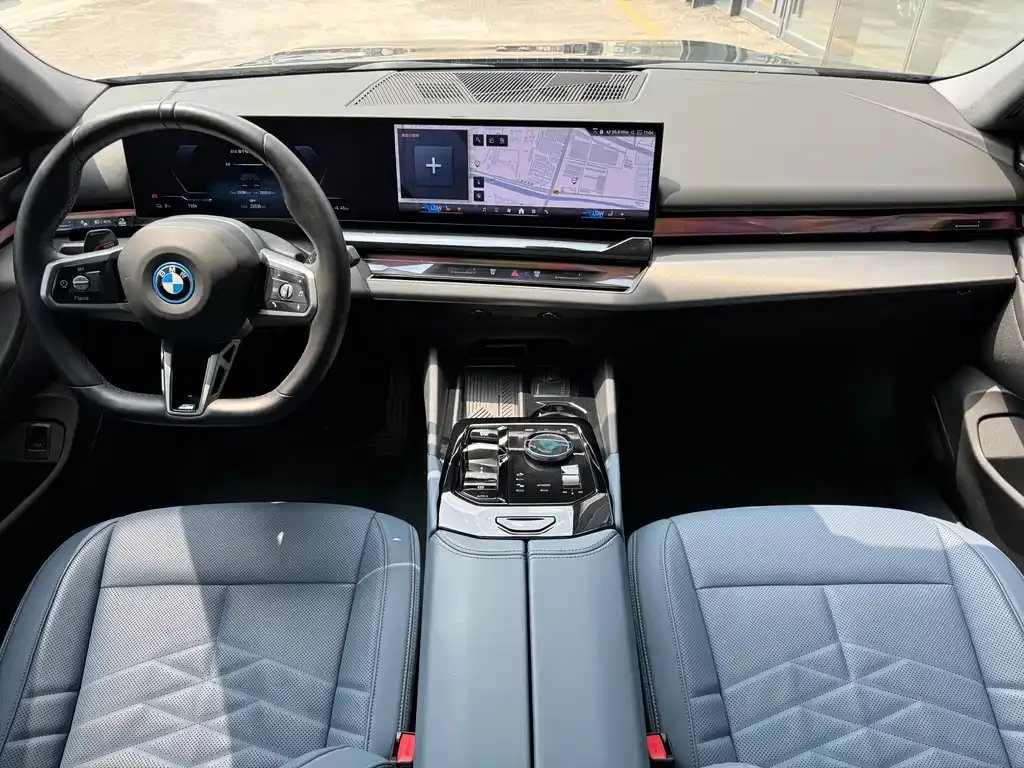 BMW i5 — фото 8