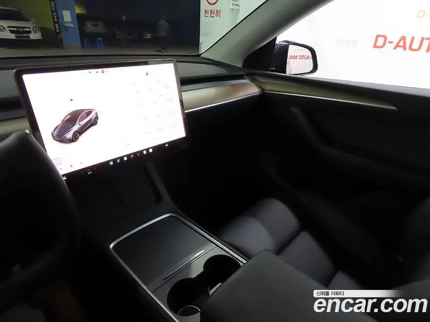 Tesla Model Y — фото 10
