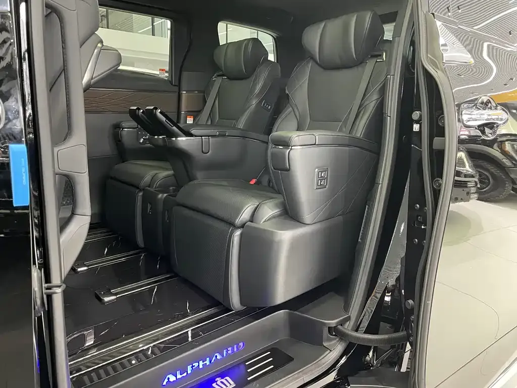 Toyota Vellfire — фото 7