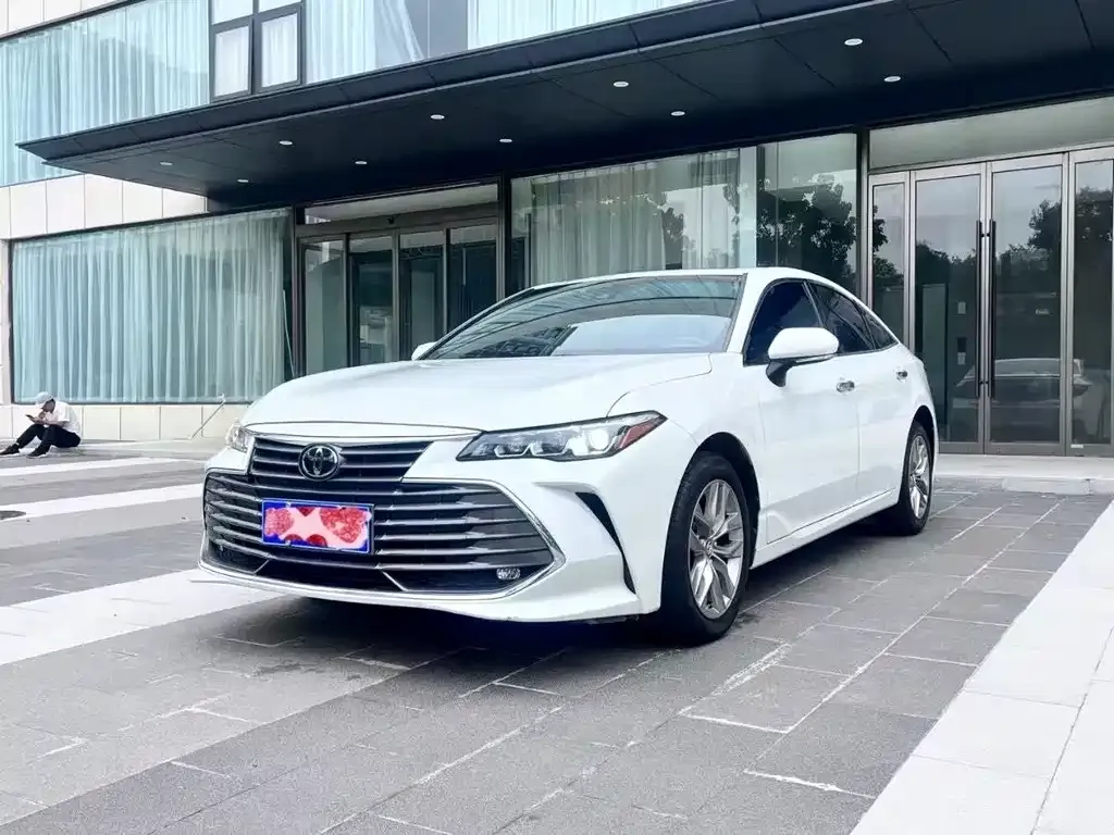 Toyota Avalon — фото 1