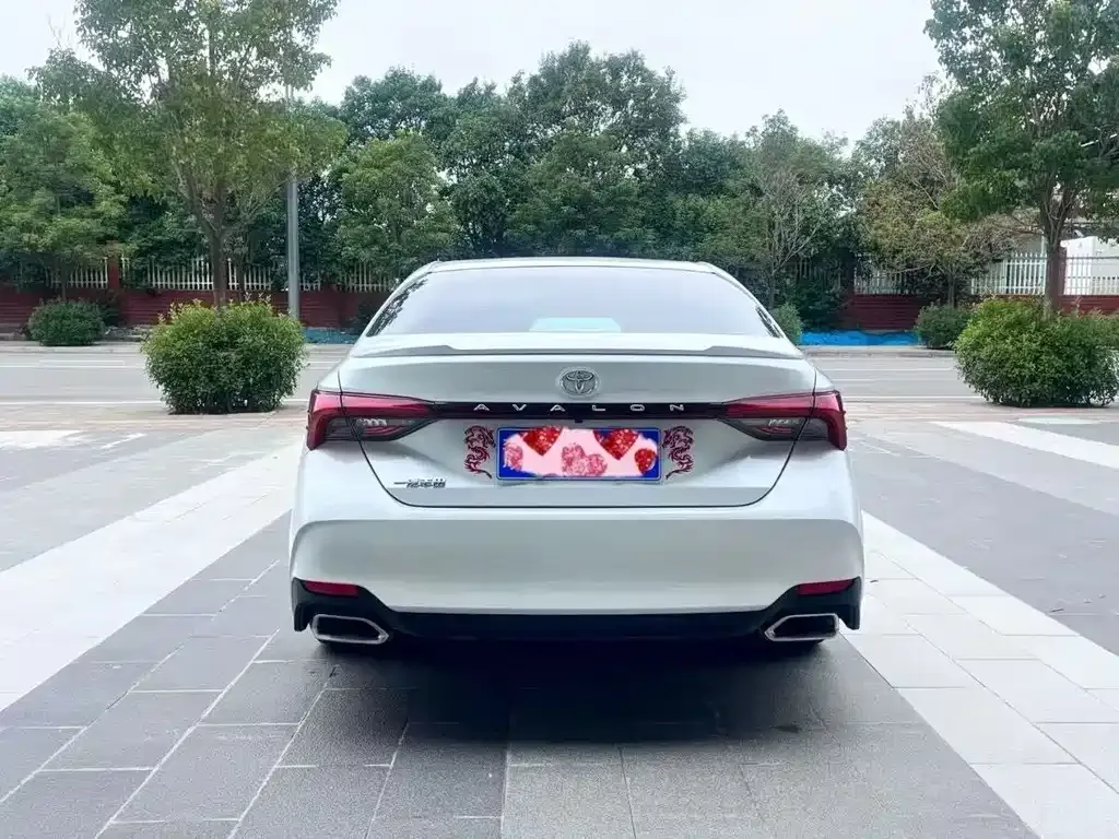 Toyota Avalon — фото 2