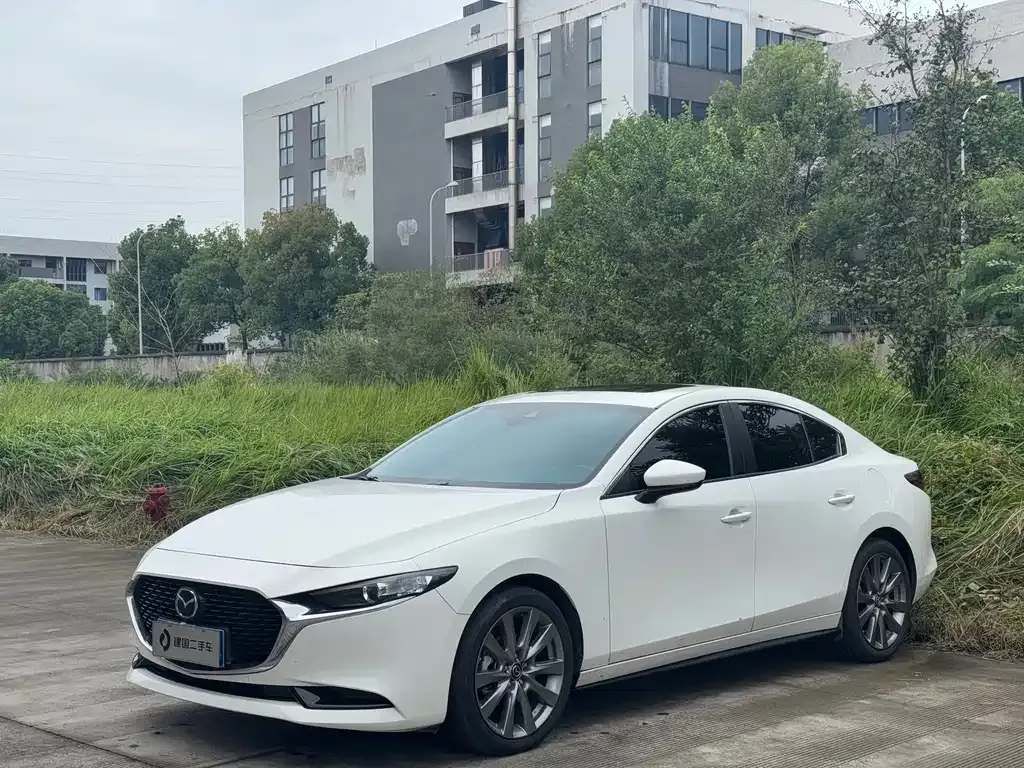 Mazda 3 Axela — фото 1