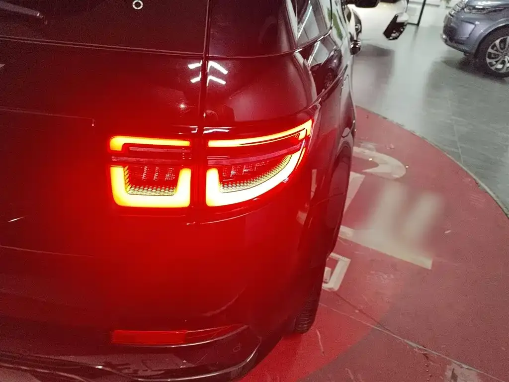 Land Rover Discovery Sport Hybrid — фото 8