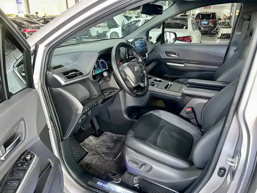 Toyota Sienna — фото 4