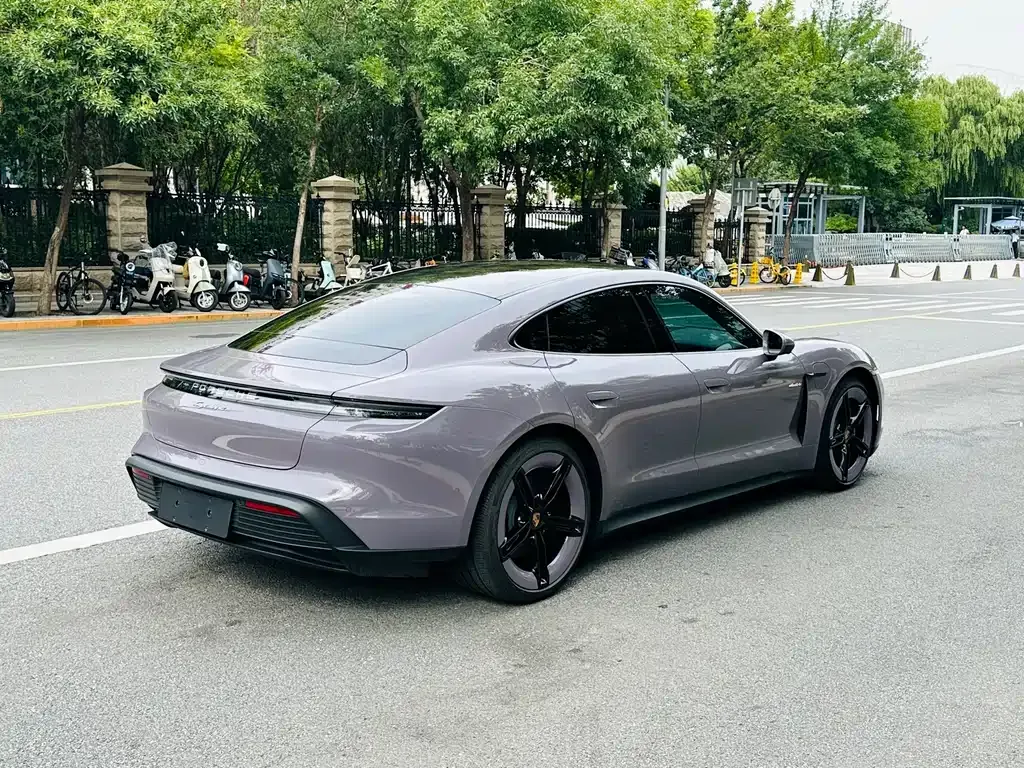 Porsche Taycan — фото 4
