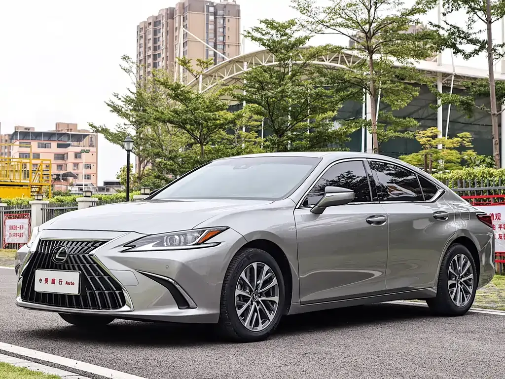Lexus ES — фото 1