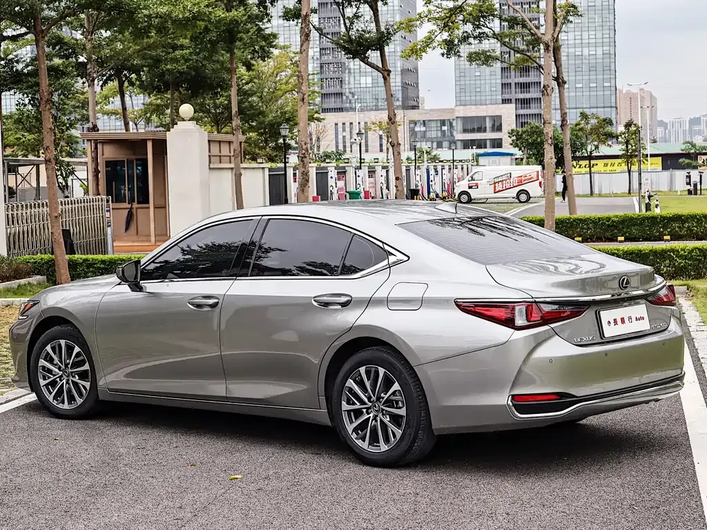 Lexus ES — фото 4