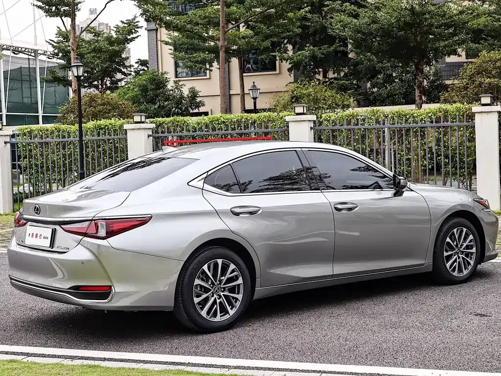 Lexus ES — фото 7