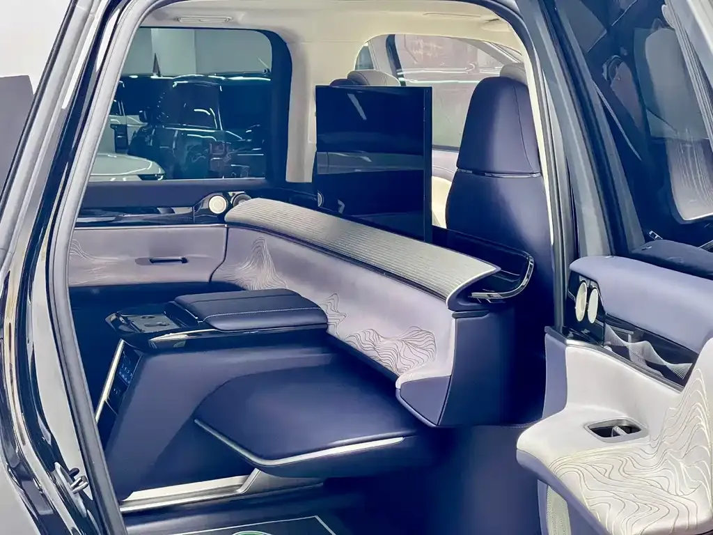 Lincoln Navigator One — фото 9