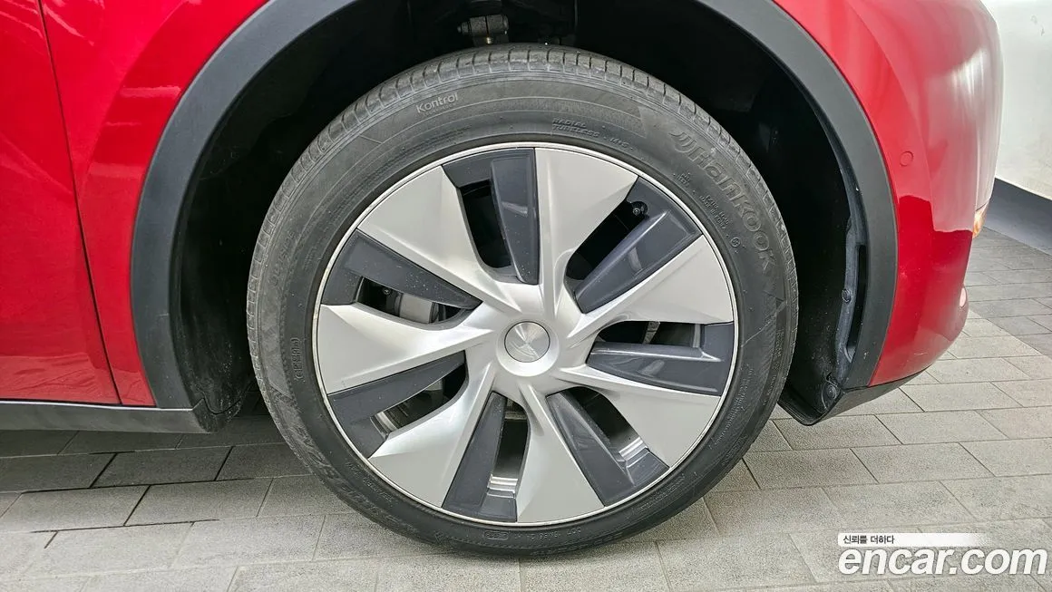 Tesla Model Y — фото 5