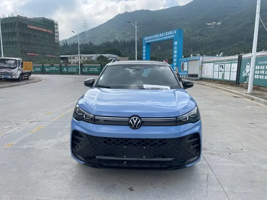 Volkswagen Tiguan L — фото 2