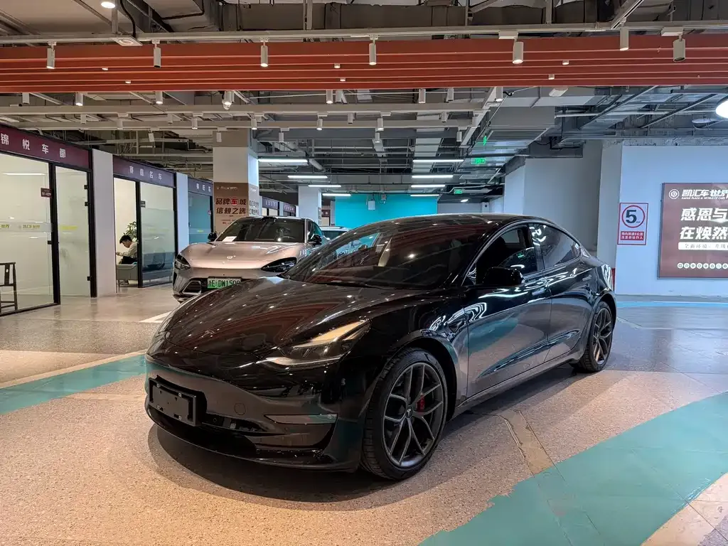 Tesla Model 3 — фото 1