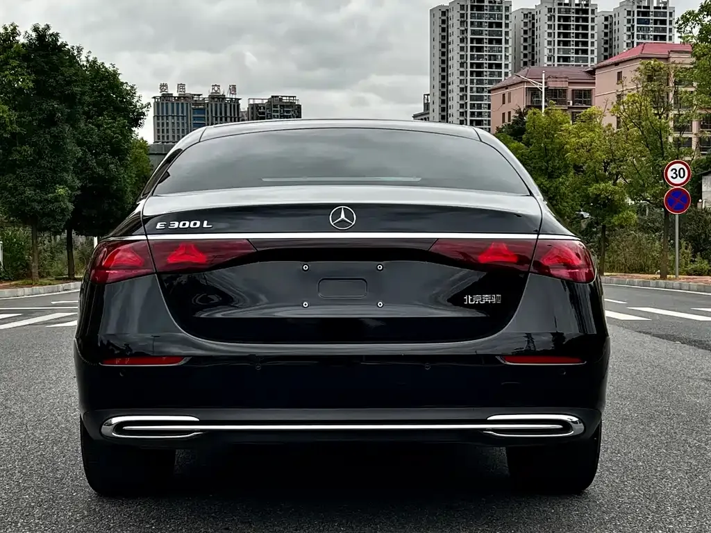 Mercedes-Benz E-Class — фото 4
