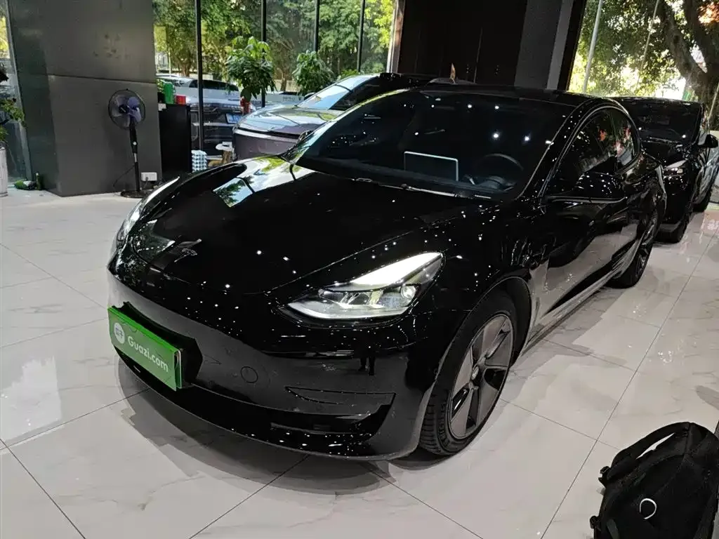 Tesla Model 3 — фото 1