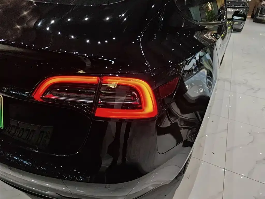 Tesla Model 3 — фото 10