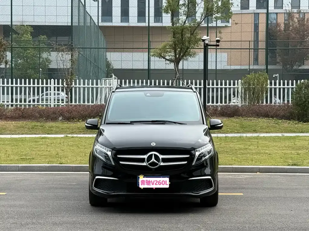 Mercedes-Benz V-Class — фото 1