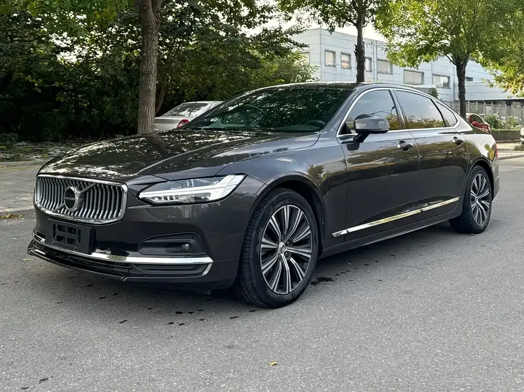 Volvo S90 — фото 1