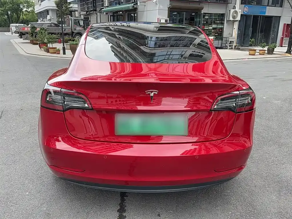 Tesla Model 3 — фото 10