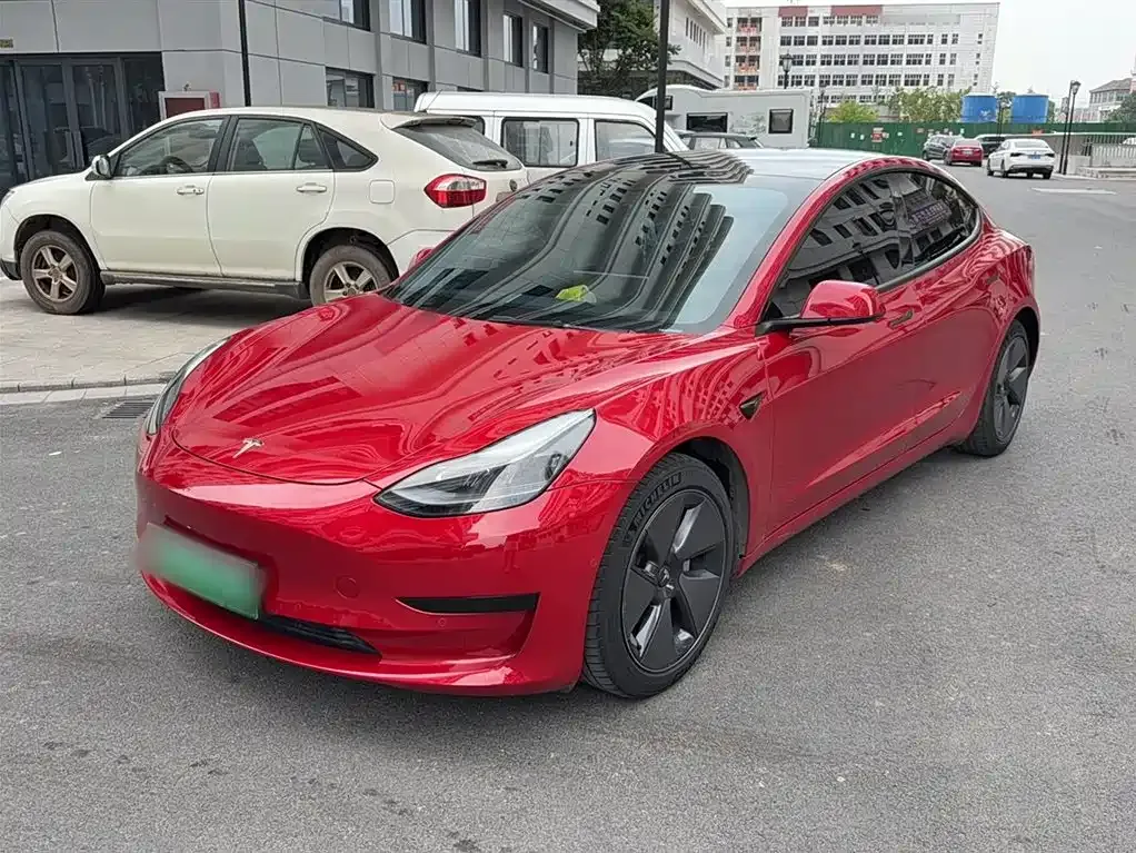 Tesla Model 3 — фото 3
