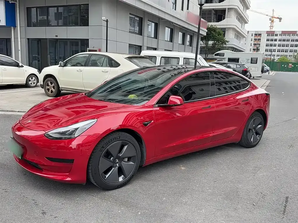 Tesla Model 3 — фото 4