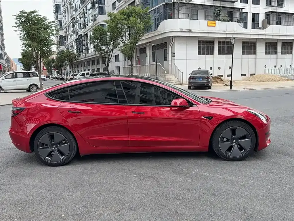 Tesla Model 3 — фото 8