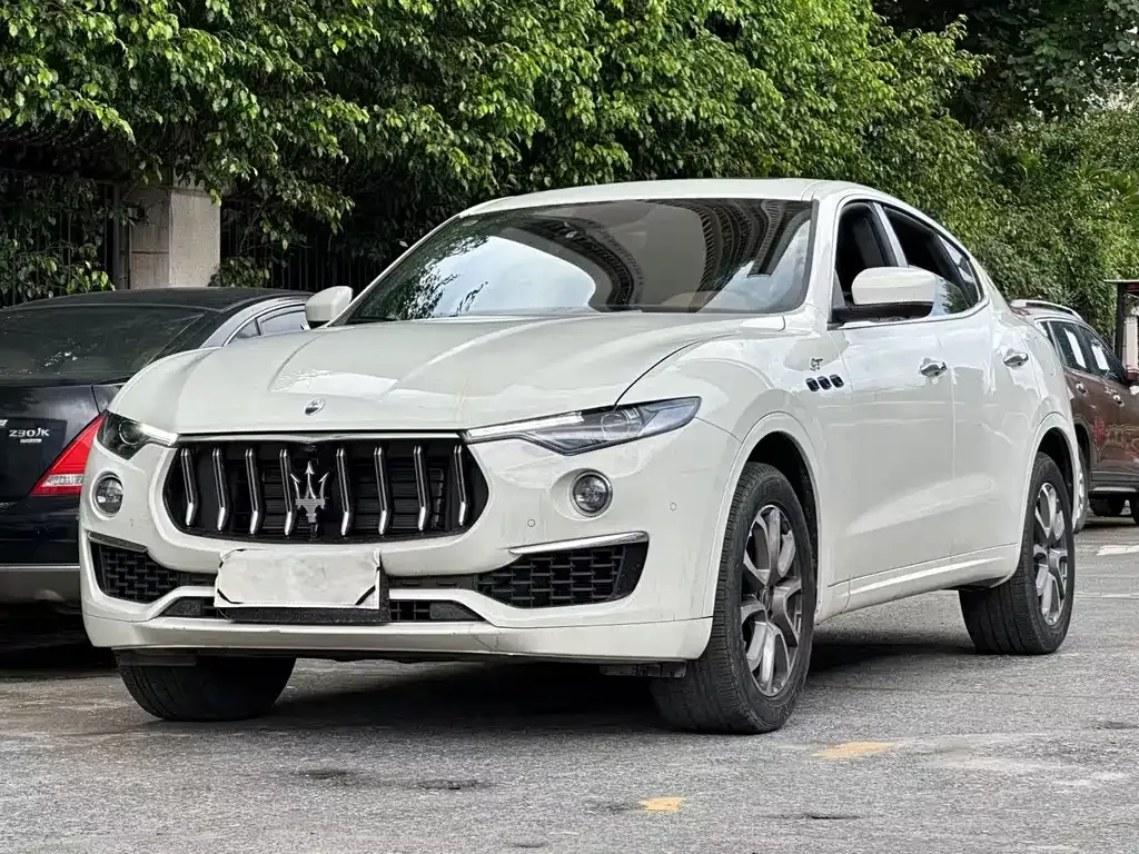 Maserati Levante — фото 1
