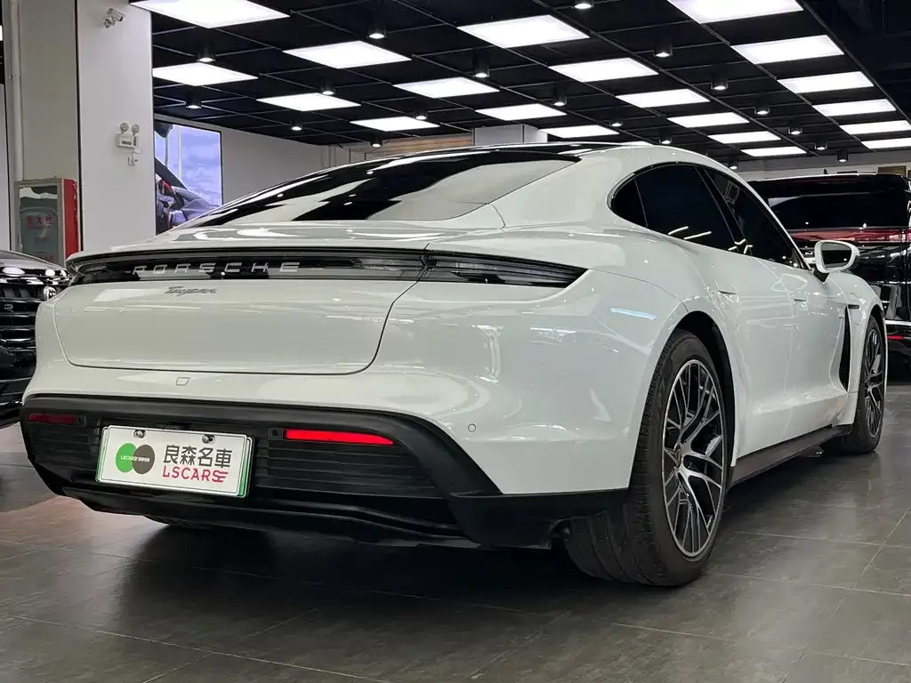 Porsche Taycan — фото 6