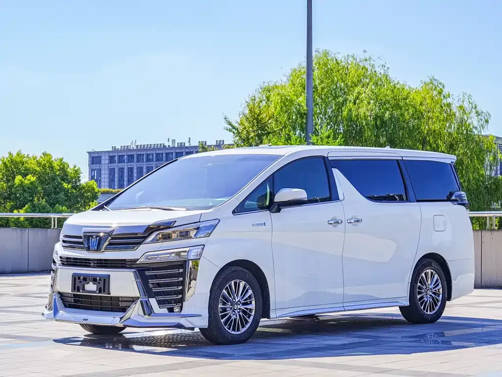 Toyota Vellfire — фото 1