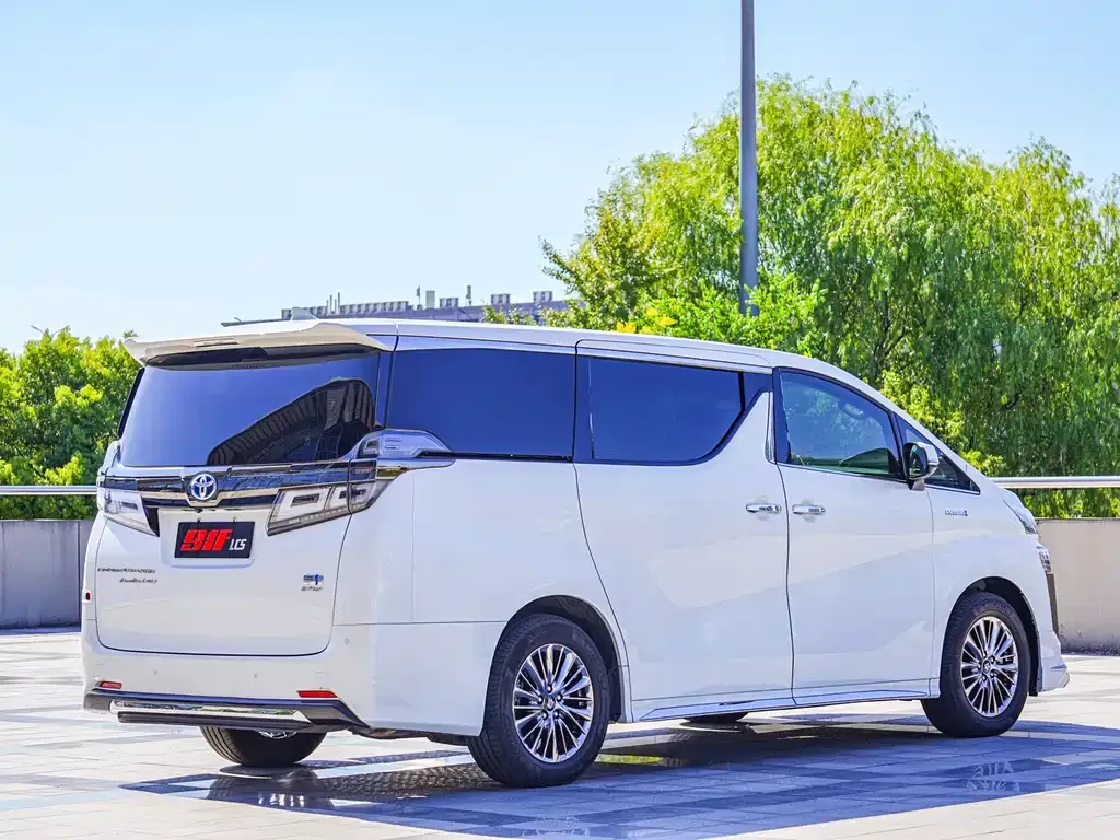 Toyota Vellfire — фото 5