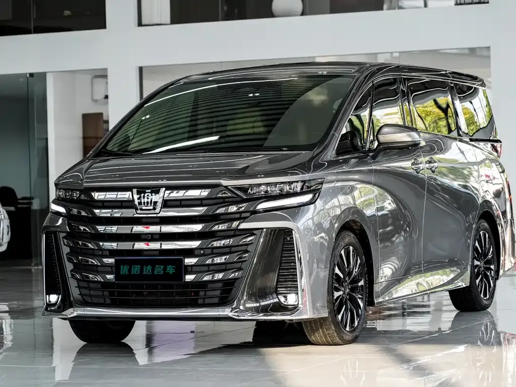 Toyota Vellfire — фото 1